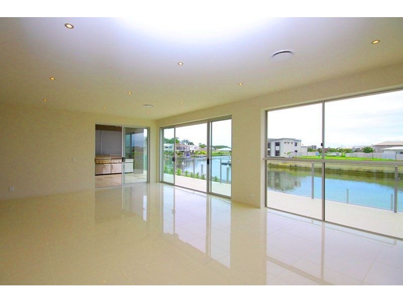 73 Compass Drive, Biggera Waters QLD 4216