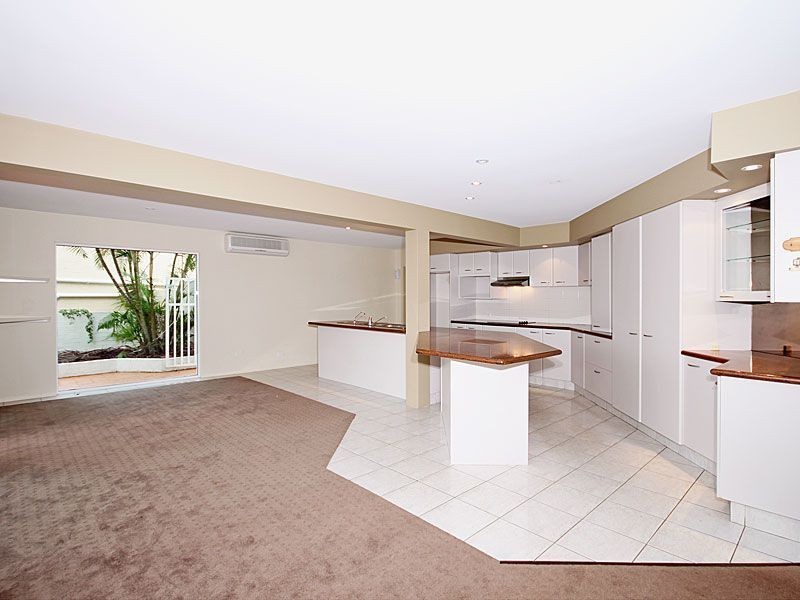 40 Chindrina Street, Hope Island QLD 4212