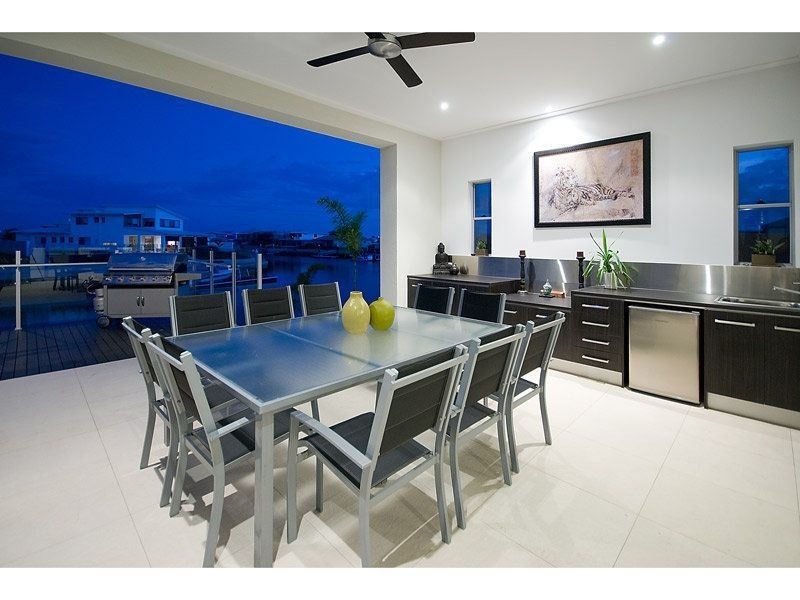 71 Compass Drive, Biggera Waters QLD 4216