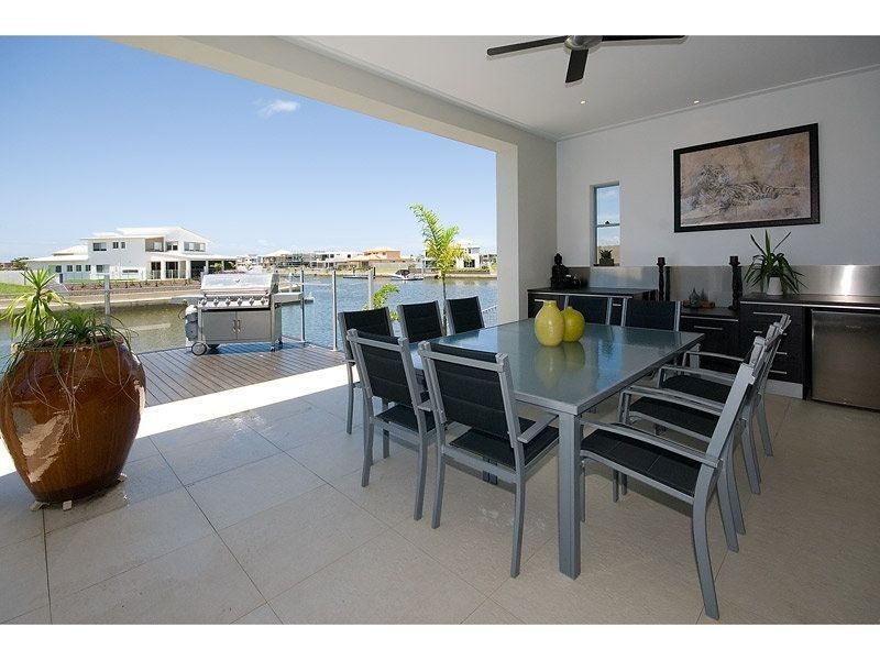 71 Compass Drive, Biggera Waters QLD 4216