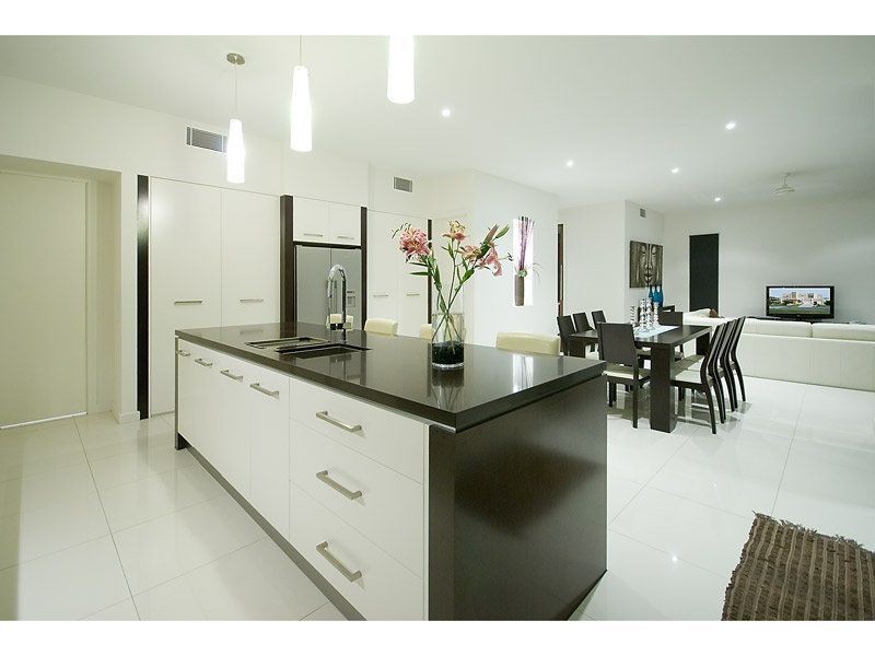 71 Compass Drive, Biggera Waters QLD 4216