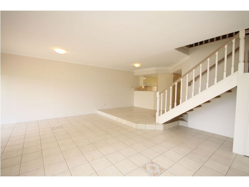 10/81 Boykambil Esplanade, Hope Island QLD 4212