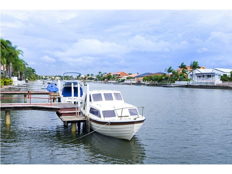 182 Morala Avenue, Runaway Bay QLD 4216