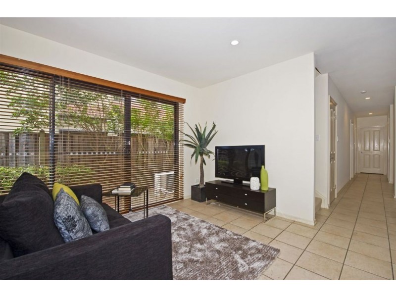 21 Ballybunyon Crescent, Hope Island QLD 4212