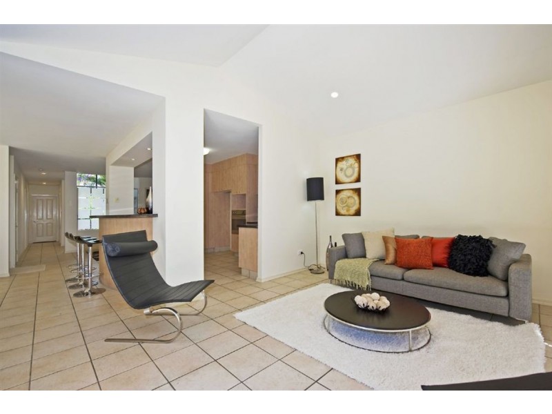 21 Ballybunyon Crescent, Hope Island QLD 4212