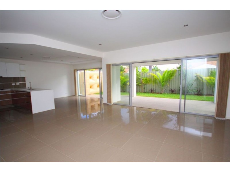 1/46 Compass Drive, Biggera Waters QLD 4216