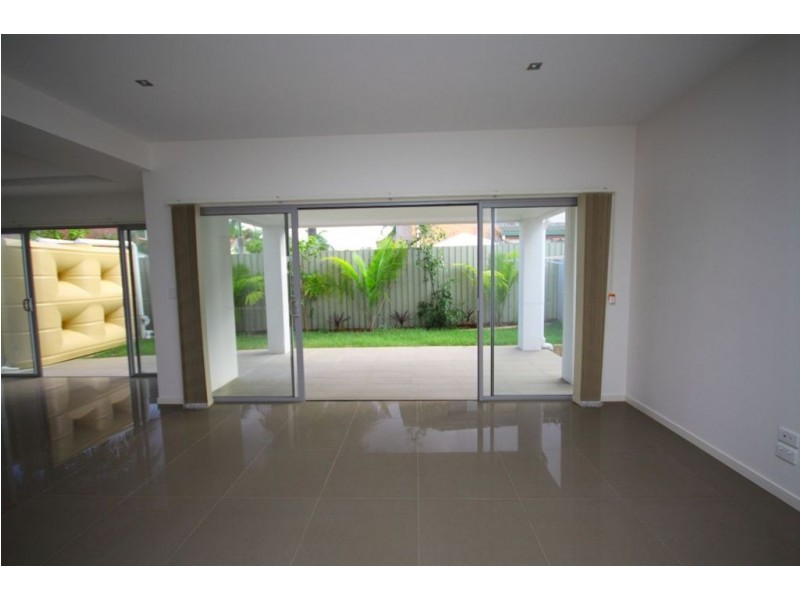 1/46 Compass Drive, Biggera Waters QLD 4216