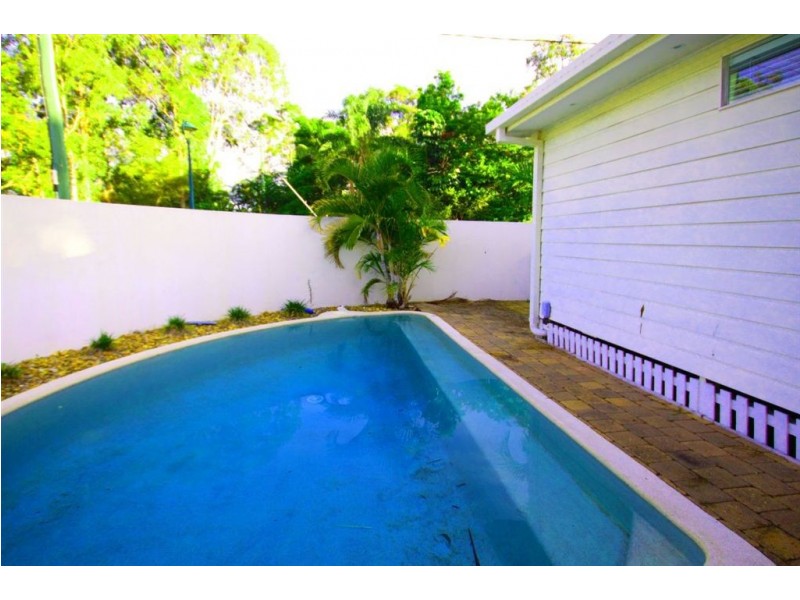 6 Tarni Street, Coombabah QLD 4216