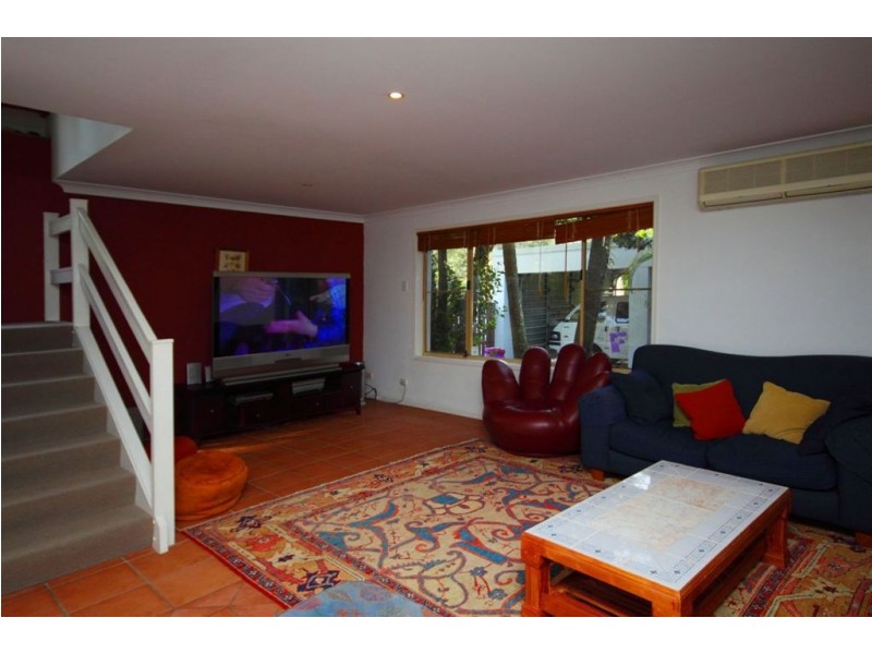 6 Tarni Street, Coombabah QLD 4216