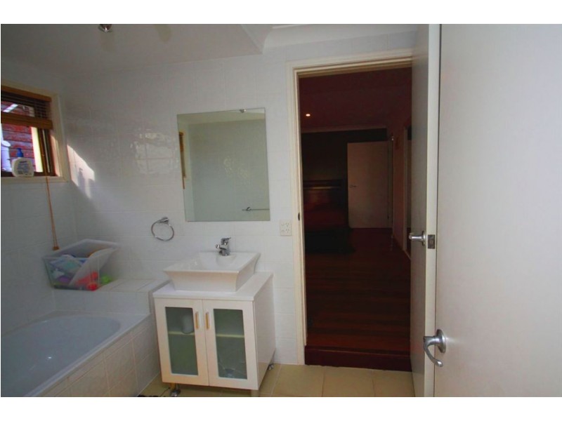 6 Tarni Street, Coombabah QLD 4216