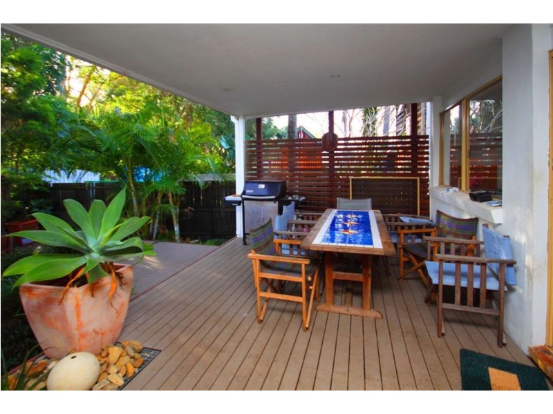 6 Tarni Street, Coombabah QLD 4216