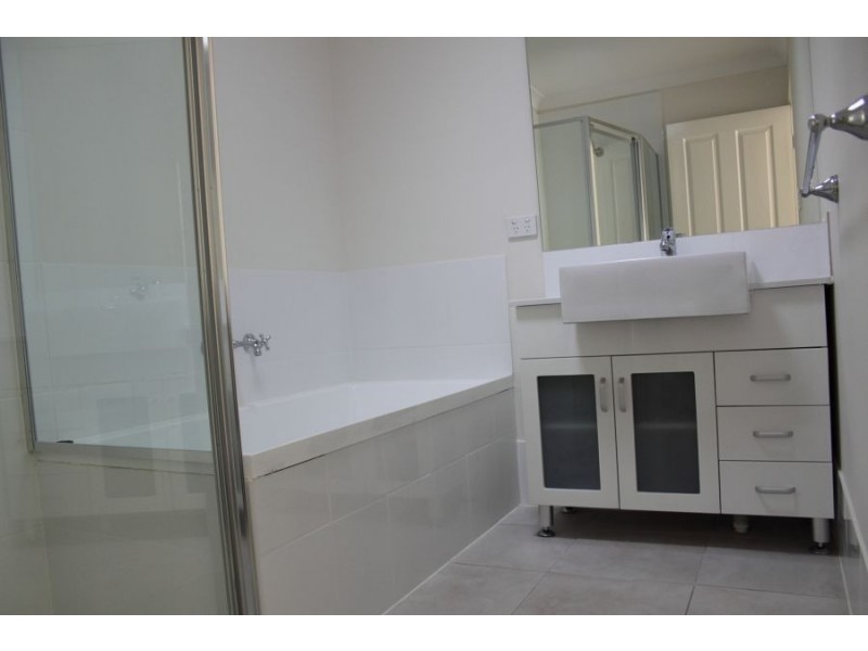 2/279 River Hills Rd, Eagleby QLD 4207