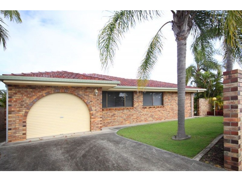 12 Samarai Avenue, Runaway Bay QLD 4216