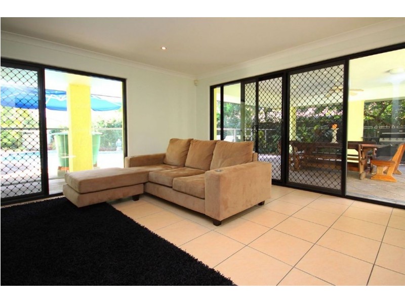 5 Aroa, Runaway Bay QLD 4216