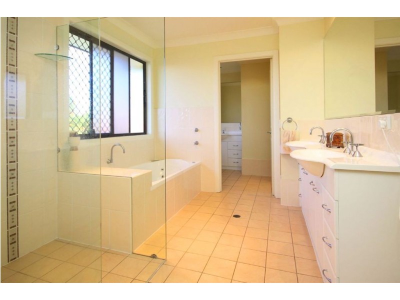 5 Aroa, Runaway Bay QLD 4216