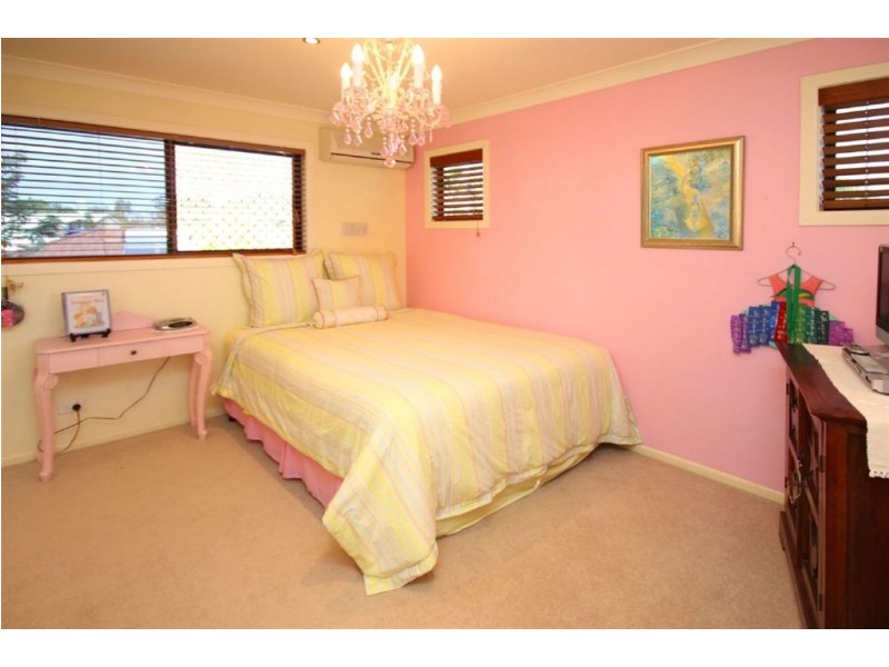 5 Aroa, Runaway Bay QLD 4216