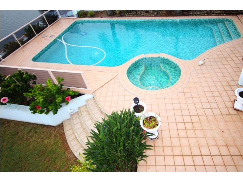 136 Sundance Way, Runaway Bay QLD 4216