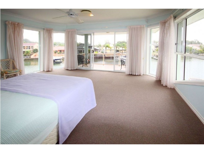 136 Sundance Way, Runaway Bay QLD 4216