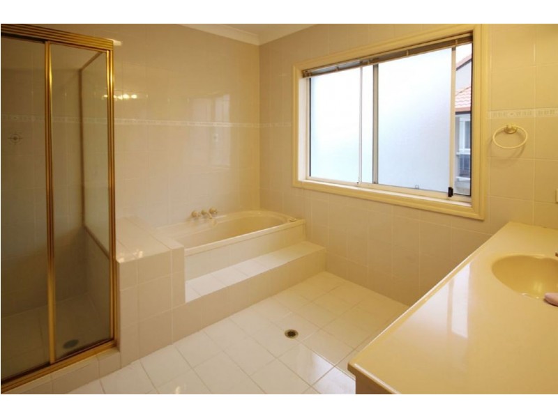 136 Sundance Way, Runaway Bay QLD 4216