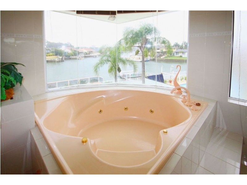 136 Sundance Way, Runaway Bay QLD 4216