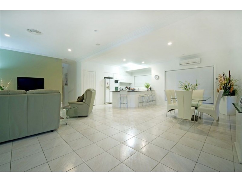 123 Sundance Way, Runaway Bay QLD 4216