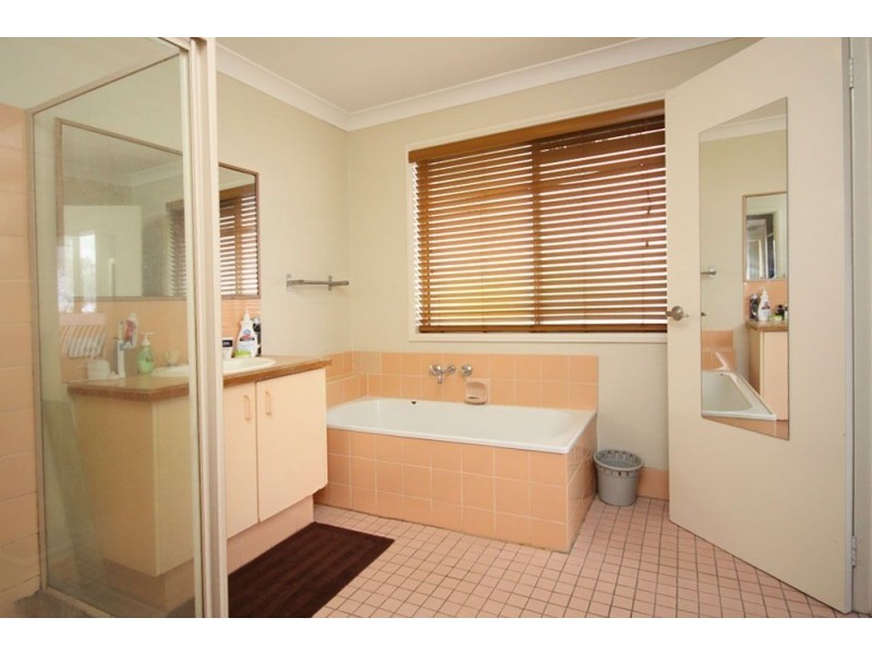 40/601 Pine Ridge Rd, Biggera Waters QLD 4216