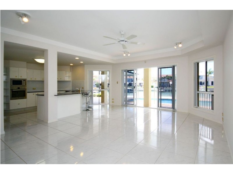 161 Pebble Beach Drive, Runaway Bay QLD 4216