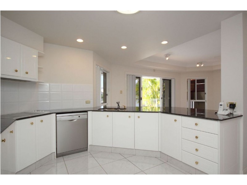 161 Pebble Beach Drive, Runaway Bay QLD 4216