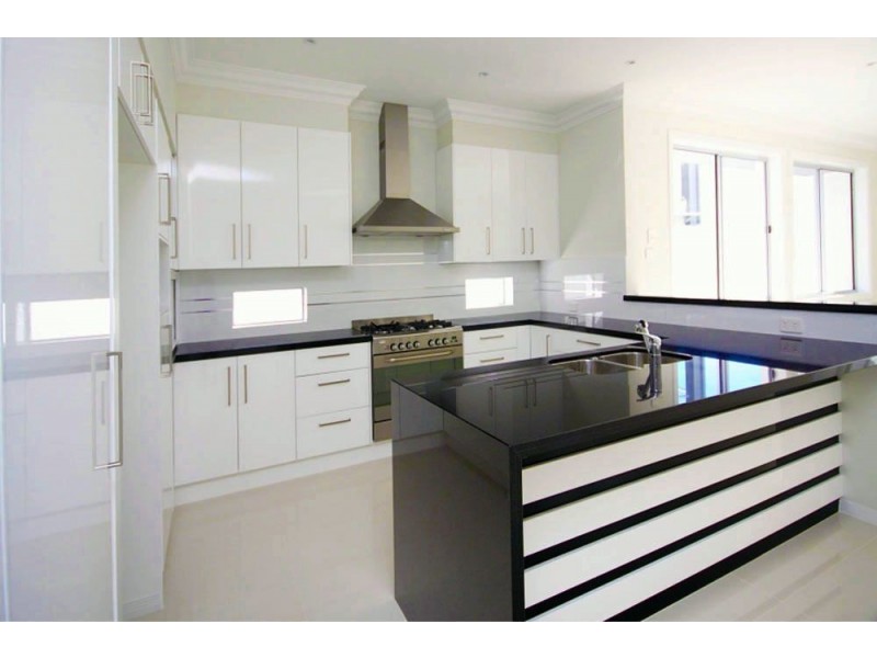 27 Compass Drive, Biggera Waters QLD 4216