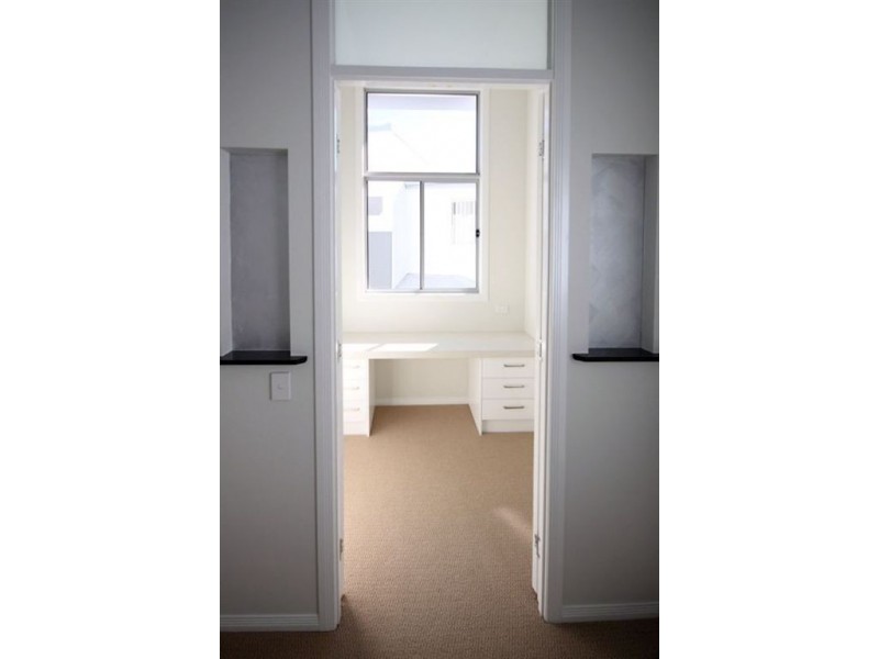 27 Compass Drive, Biggera Waters QLD 4216