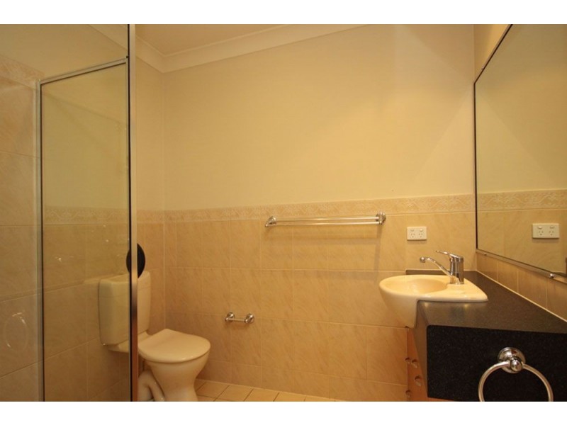 1/68 Broad Street, Labrador QLD 4215