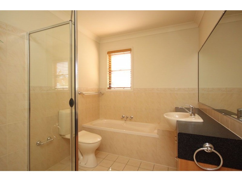 1/68 Broad Street, Labrador QLD 4215