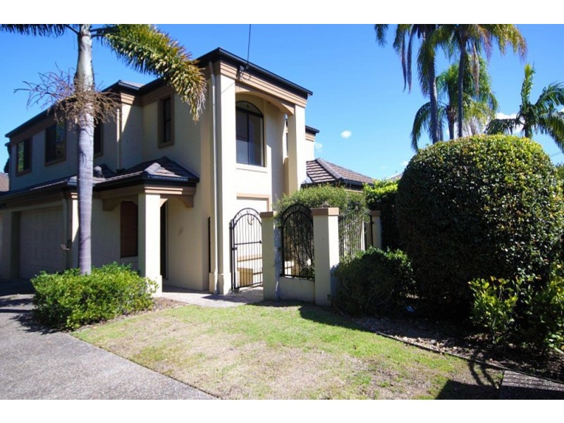 1/68 Broad Street, Labrador QLD 4215