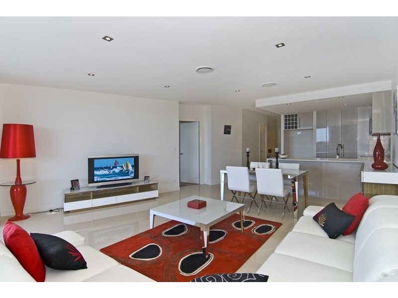 5229 Emerald Islands Drive, Carrara QLD 4211