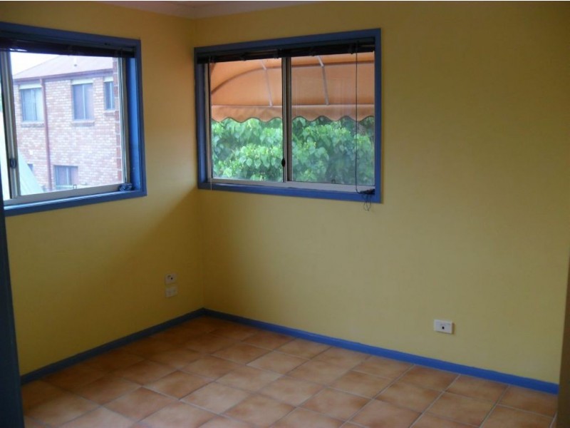 2/394 Pine Ridge, Coombabah QLD 4216