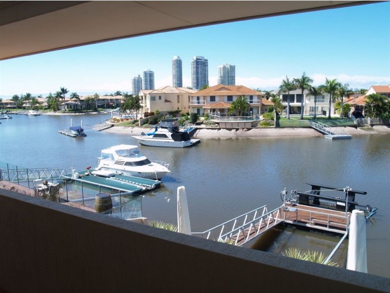 9 Folkstone Place, Runaway Bay QLD 4216