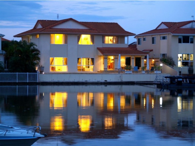 9 Folkstone Place, Runaway Bay QLD 4216