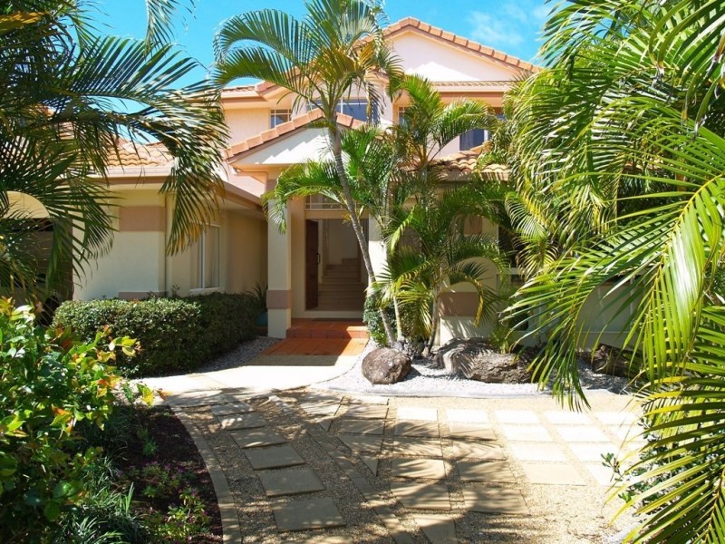 9 Folkstone Place, Runaway Bay QLD 4216