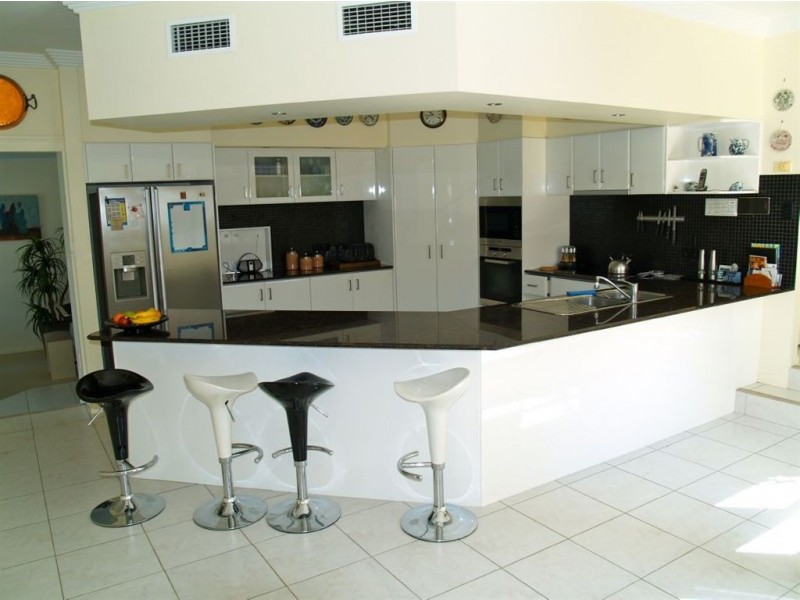 9 Folkstone Place, Runaway Bay QLD 4216