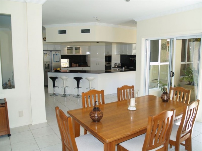 9 Folkstone Place, Runaway Bay QLD 4216