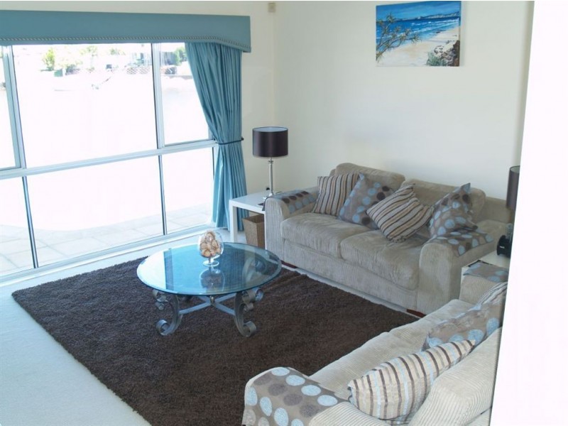 9 Folkstone Place, Runaway Bay QLD 4216