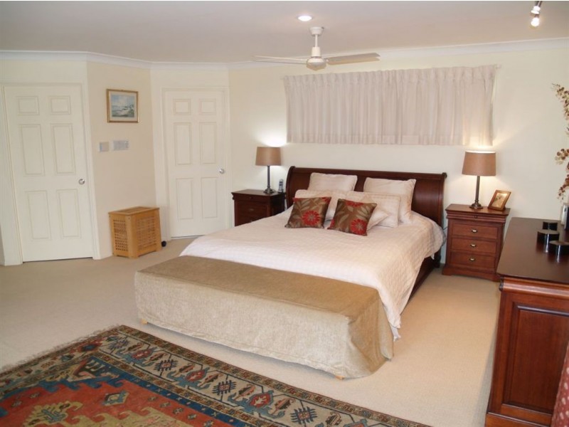 9 Folkstone Place, Runaway Bay QLD 4216