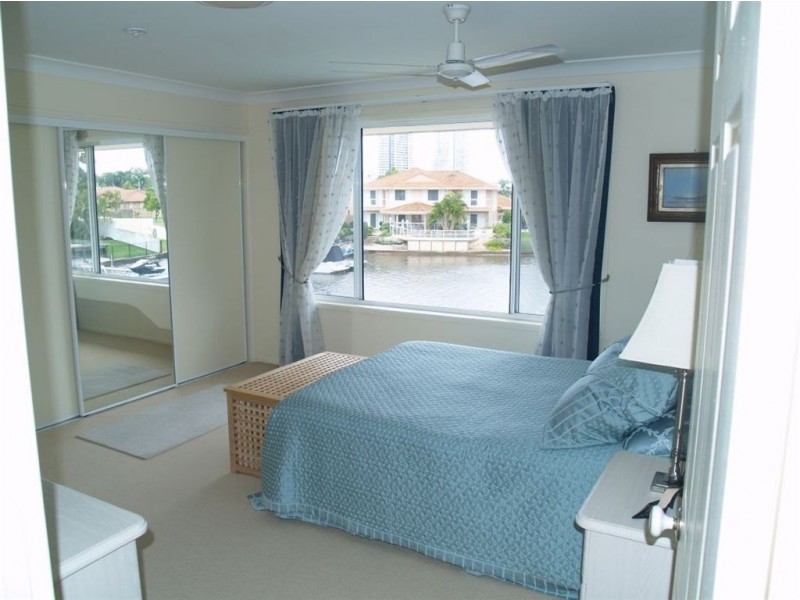 9 Folkstone Place, Runaway Bay QLD 4216