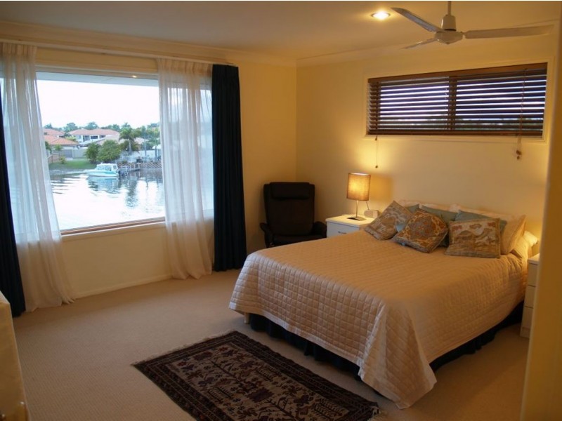 9 Folkstone Place, Runaway Bay QLD 4216