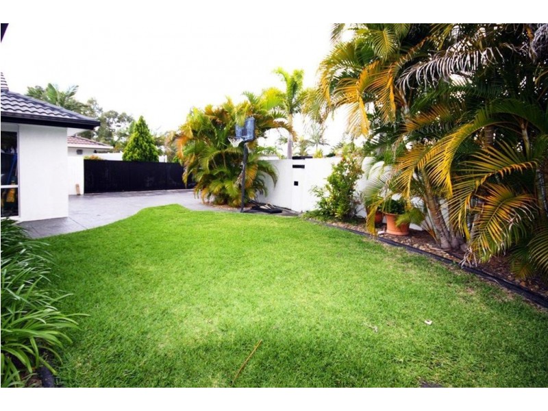 4 Grand Canal Way, Runaway Bay QLD 4216