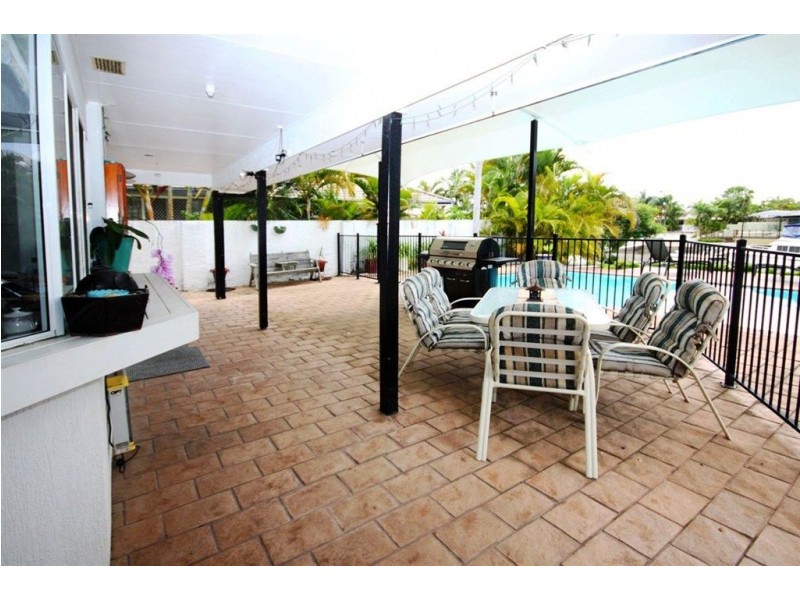4 Grand Canal Way, Runaway Bay QLD 4216