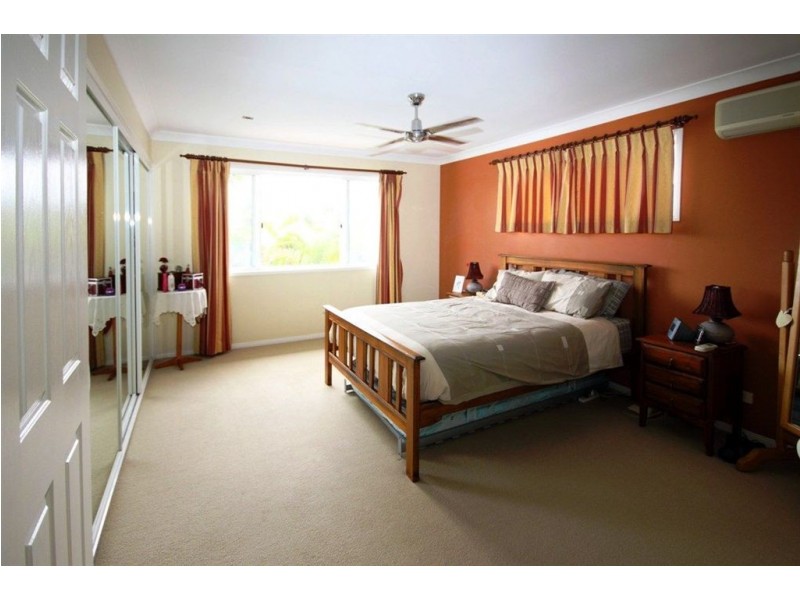 4 Grand Canal Way, Runaway Bay QLD 4216