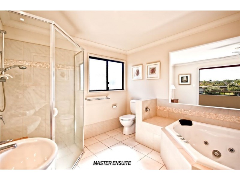 1/13 Vaggelas Crescent, Biggera Waters QLD 4216