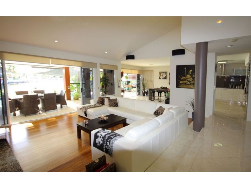 138 Morala Avenue, Runaway Bay QLD 4216