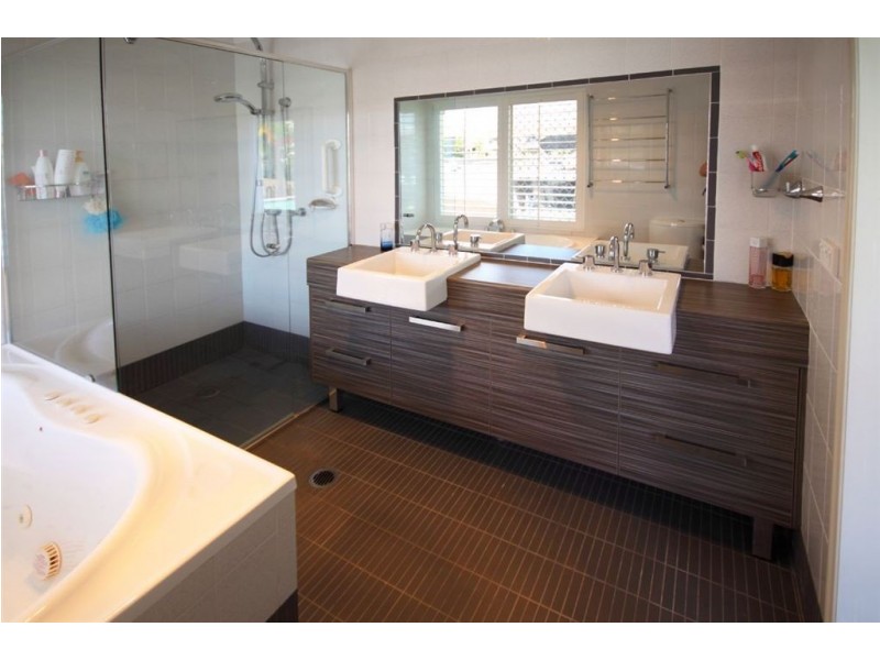 7 Chesterfield Place, Runaway Bay QLD 4216